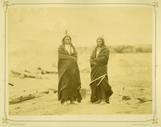 Spotted Tail und Fast Bear, 1868 (Albuminabzug)